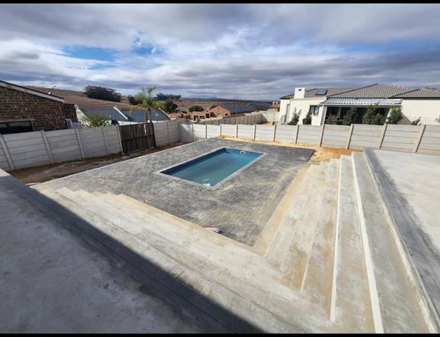 3 BEDROOM HOUSE FOR SALE IN TAFELZICHT